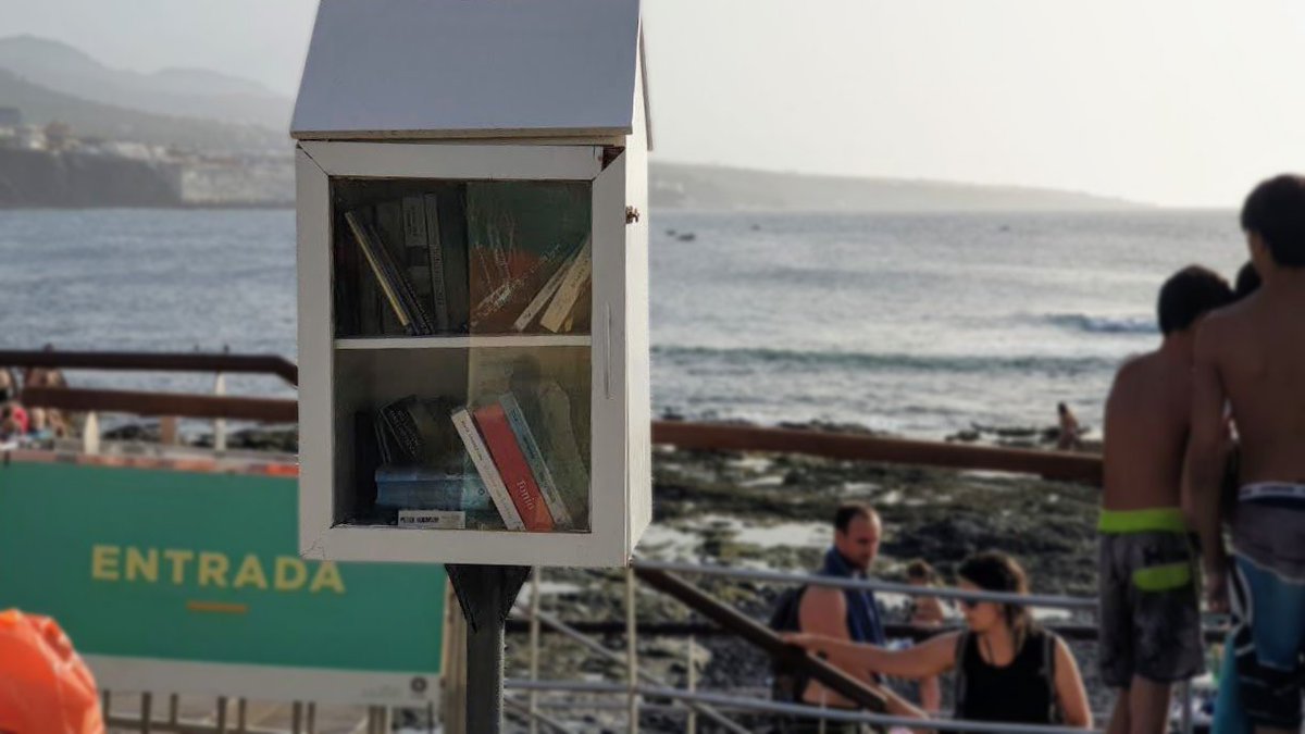 📚🏖️ Leer junto al mar...

😍Caseta para intercambio de libros en #LaPunta, #Tenerife.

#FreeLibraries #leerjuntoalmar