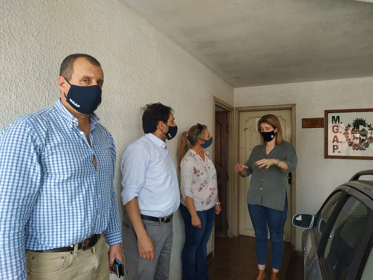 MGAPUruguay's tweet image. #AHORA la directora del @MGAPUruguay, @fmal37 junto al Gerente del #SIBAF, Andrés Salvo visitan las instalaciones del Ministerio en #BellaUnión