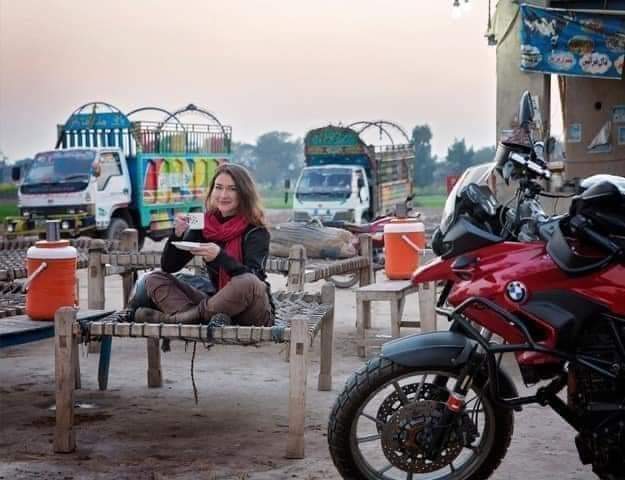 Obvirk's tweet photo. پوچھ اس غیر ملکی سے جو تن تنہا کراچی سے گلیشئر تک پاکستان کا سفر کرکے دنیا کو بتا رہی ہیکہ پاکستان امن اور عورت کیلئے محفوظ جگہ ہے اور ایک یہ نمک حرام جس دھرتی کا کھاتے ہیں اس پر چھید کرنے کو تلے ہوئے ہیں۔
تمہاری اوقات تھو تھو سے کم نہیں۔
@iqrarulhassan
#PakistanIsSafeforEveryone https://t.co/QVUvKhyMCq