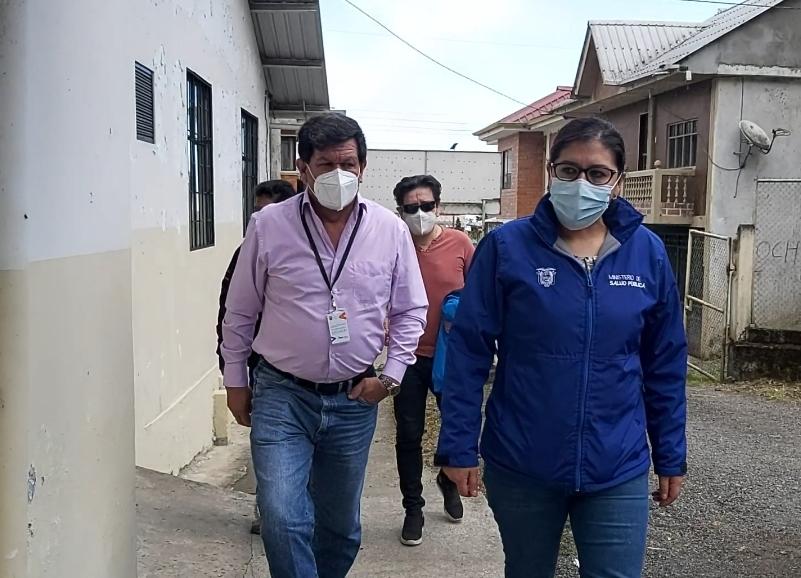 saludazuay_'s tweet photo. #Cañar | El coord. Zonal 6, @IdrovoFausto, junto a su equipo técnico continúa con el recorrido en el Centro de Salud de Chontamarca, donde dialoga con el personal de salud y Teniente Político para conocer las inquietudes y necesidades. #JuntosLoLogramos https://t.co/9Inx8dehUT