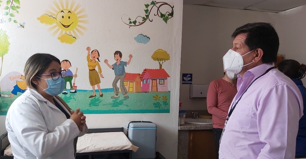 saludazuay_'s tweet photo. #Cañar | El coord. Zonal 6, @IdrovoFausto, junto a su equipo técnico continúa con el recorrido en el Centro de Salud de Chontamarca, donde dialoga con el personal de salud y Teniente Político para conocer las inquietudes y necesidades. #JuntosLoLogramos https://t.co/9Inx8dehUT