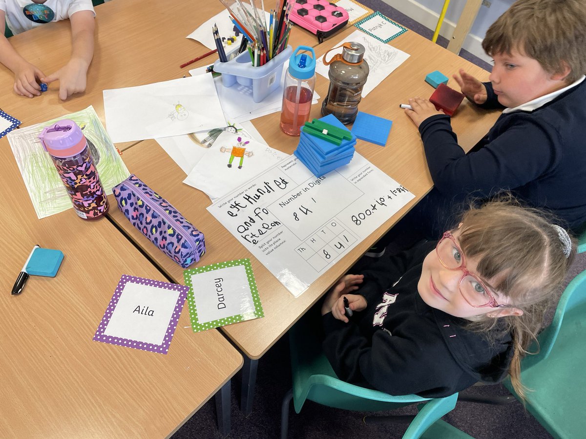 StClements_P5's tweet photo. P3 were learning about place value today using think boards. #dundeelearning https://t.co/QdukFVNXvb