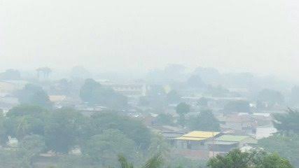 desacreditados_'s tweet photo. Vida do acreano esses dias:
- Abre a janela morre intoxicado com a fumaça
- Fecha a janela morre cozido
- Liga o ar fica sem dinheiro pra comer pra pagar a energisa https://t.co/VFqCbStcDq