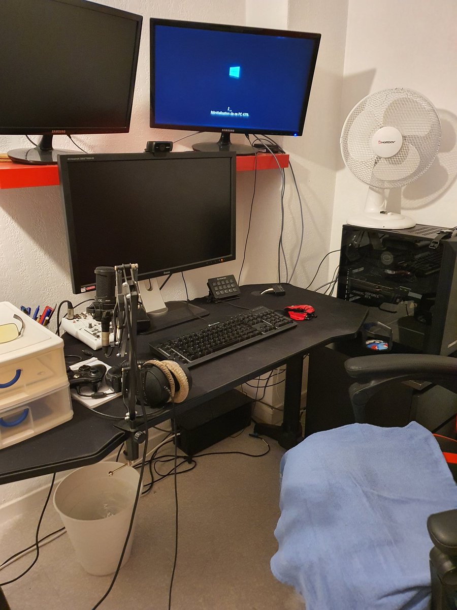 El_guigui_'s tweet image. Voilà, nouveau setup installé, transfert complet de l&apos;ancien pc au nouveau en 3h avec #pcmover et j&apos;ai rien perdu. 
Merci @TechItValley pour cette belle config test demain en #stream
Manque plus qu&apos;un écran 4K 🙏

Bonne soirée