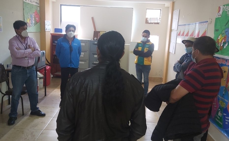 saludazuay_'s tweet photo. #Cañar | Parte de la agenda de @IdrovoFausto, coordinador @saludcz6oficial visita la parroquia Juncal, donde supervisa el Puesto de Salud y se reúne con autoridades locales para tratar temas enfocados al ámbito de la salud. #JuntosLoLogramos https://t.co/g1zpO4lx91
