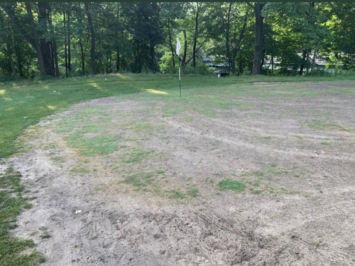 ClubProGuy's tweet photo. Just ran out to help tow in a #dead cart and noticed @MiguelVegaTurf has the pin all the way back left on #3. #TNML https://t.co/QvWkQRIZkv