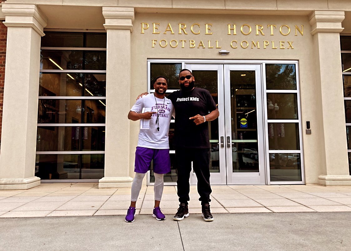 Shep71's tweet photo. ELITE morning speaking with Furman University @paladinfootball team‼️ Keep soaring fellas. Thanks @FUCoachHendrix for inviting me, and @brianbratton &amp; @CoachClayMazza for making it happen. #ShepInspires #KeepTheChange #LeaderSHEP #Furman #PaladinFootball #FUAllTheTime https://t.co/d8r9NUgagW