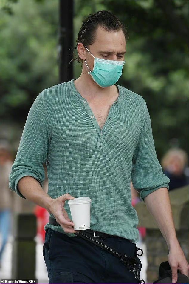 HiddlesPage_'s tweet photo. Loki goes low-key! Tom Hiddleston sports an off-duty baggy tee and shorts combo as he grabs a coffee while walking his dog Bobby in London on August19, 2021.
https://t.co/0cOl6F5PqK https://t.co/BkkWUFIeYM