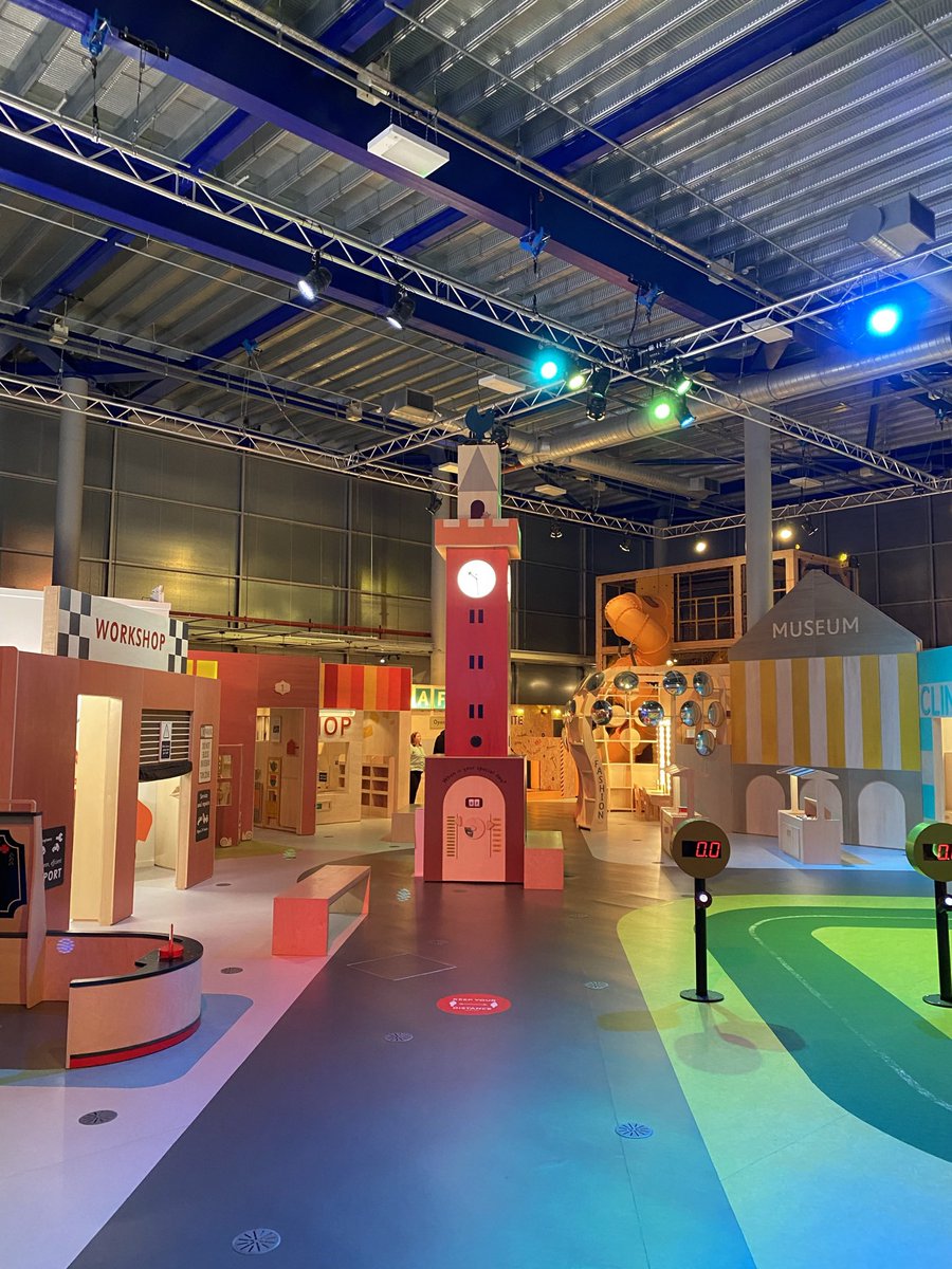 JimWest86's tweet photo. Fantastic day today at @thinktankmuseum representing @MottMacLife at MiniBRUM showcasing STEM activities to the younger generation. Great involvement from everyone! #mottmaclife https://t.co/f6n6t7MuPe