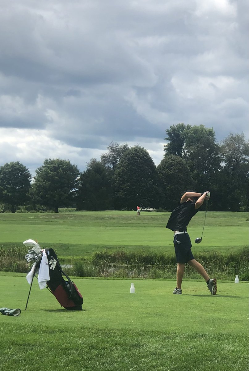 Fitting that Dylan Kochis leads the way for the season and today’s match with first tee honors! <a href="/golf_hendy/">HendyGolf</a>