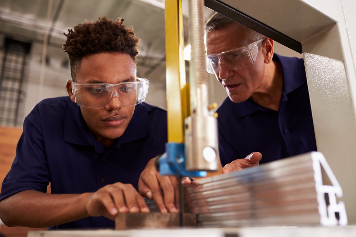 MAT2Michigan's tweet photo. Securing your workforce is crucial now that the economy is recovering and the manufacturing industry is beginning to boom again. Now is the time to start thinking about apprenticeship programs for 2022. Get started: https://t.co/ucg5NPVSxA https://t.co/4rtMPwgJ4i