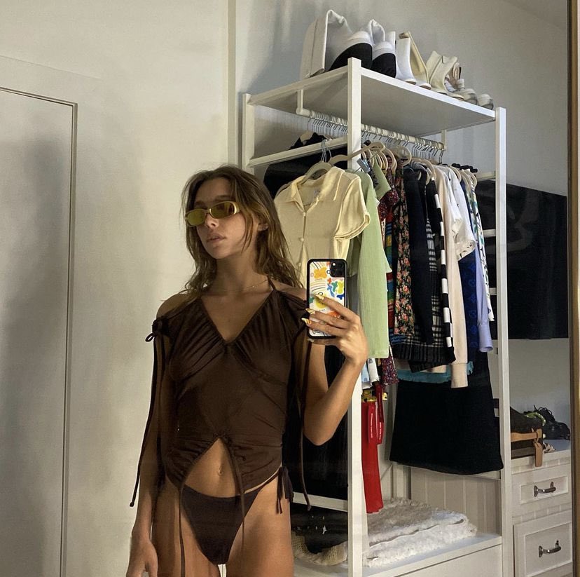 emmamoodboards's tweet image. elite emma chamberlain mirror pics