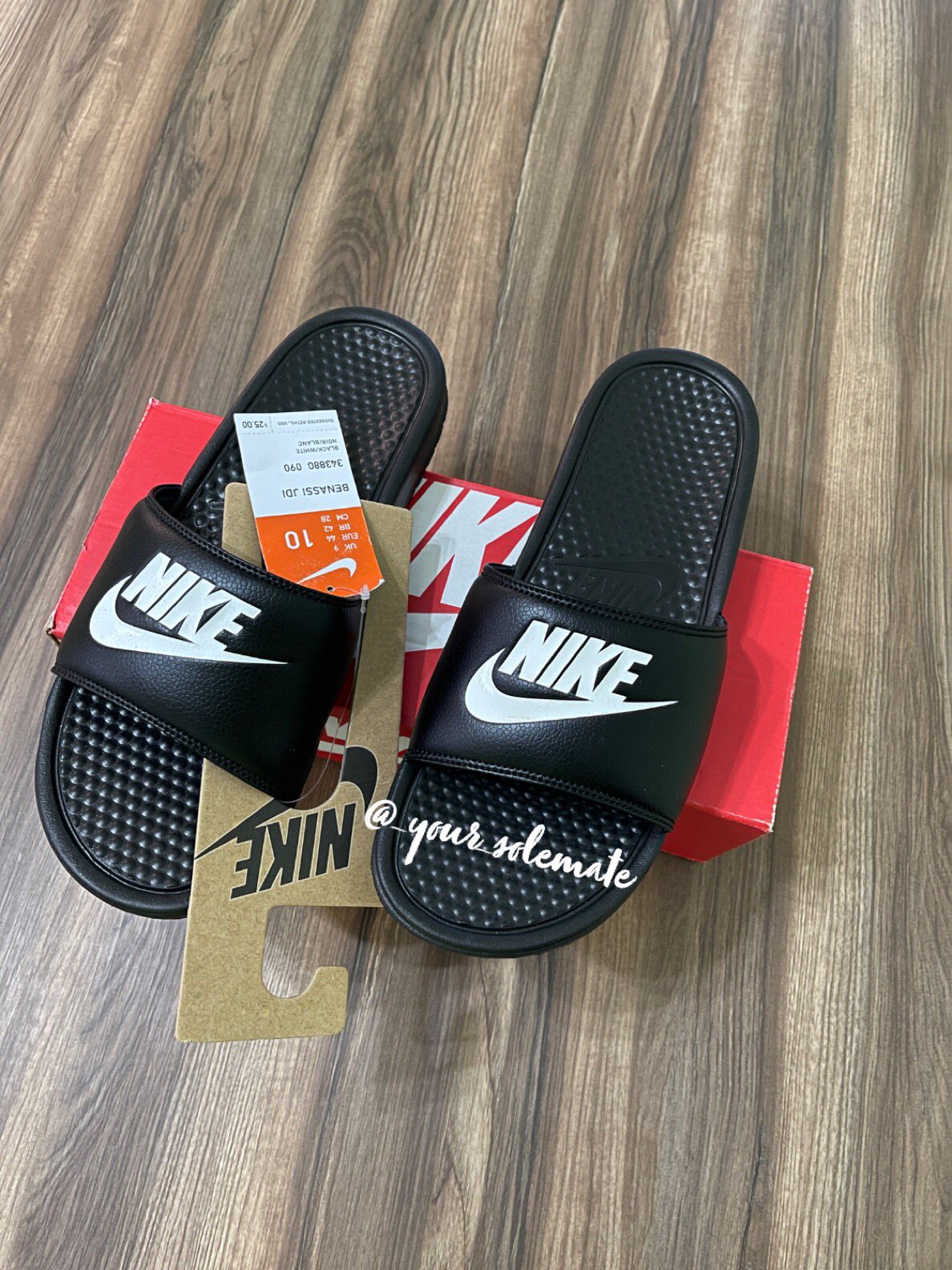 toxiciteit onbekend etiquette THE _PLUG on Twitter: "Original nike benassi slides Available in sizes  43.5,44,45,46 and 49.5 250 cedis Kindly retweet for me  https://t.co/vGR4JDKhFF" / Twitter