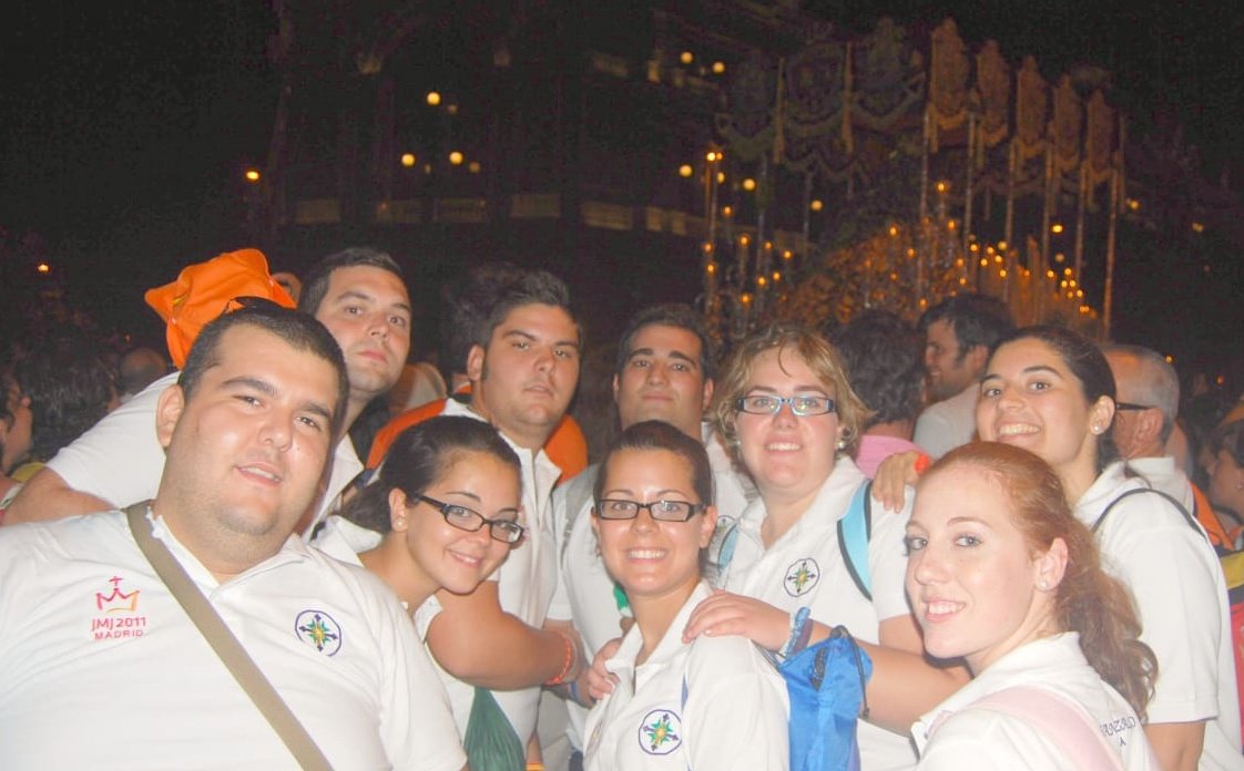 HdadSanGonzalo's tweet photo. 📷 #SanGonzaloEnLaFotografía | El 19 de agosto de 2011 fue el vía crucis de la @jmj_es de Madrid; los jóvenes de #SanGonzalo se fotografiaron ante nuestro antiguo paso, hoy en @jhsleon, y oraron ante la dolorosa de la @HdadPanaderos.

📸 Archivo de nuestro hermano @pedroreyhierro https://t.co/7zxD7bWcjm