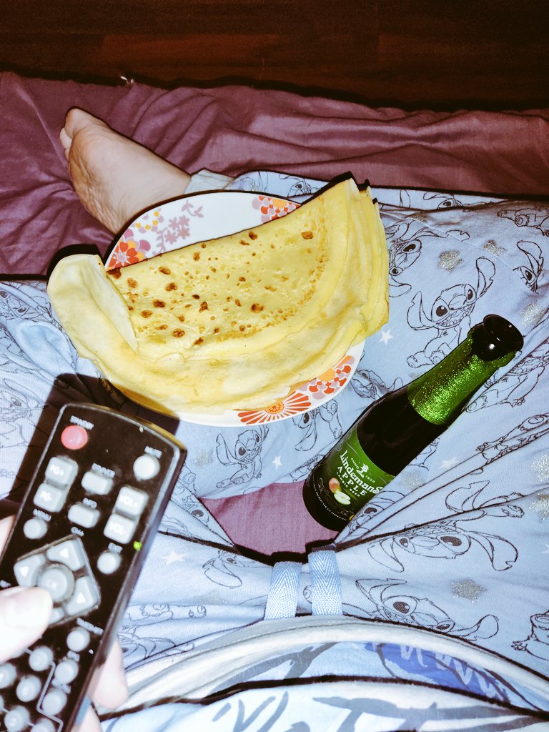 SOreilles's tweet photo. Soirée #crêpes , #biere à la pomme @lindemansbeers pour nous ce soir !
#goodevening #profitezbien https://t.co/4Cjsp9icxm