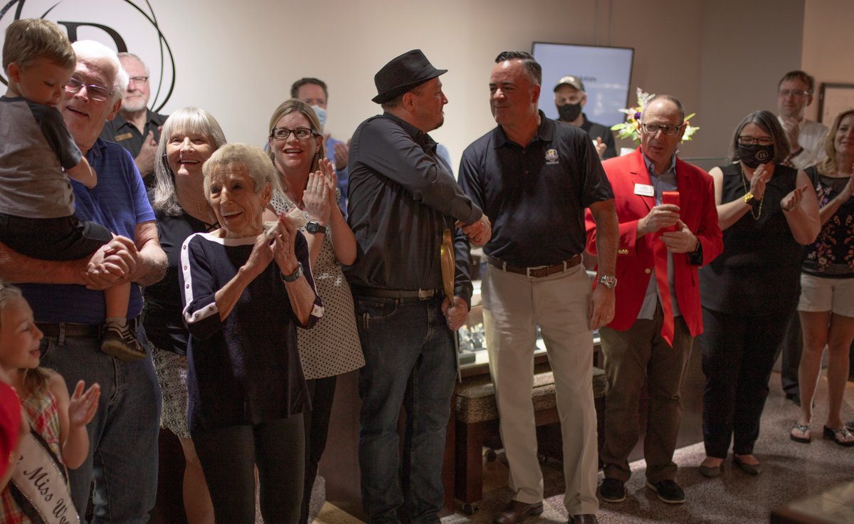 Studio2015's tweet photo. Some of our favorite pictures from last night!

We would like to thank everyone for coming out to celebrating our ribbon cutting with us. We couldn't have done this without all of your support!

#studiod #jewelers #smallbusiness #shoplocal #ribboncutting #ceremony #woodstockil https://t.co/1KqSQTjI4D