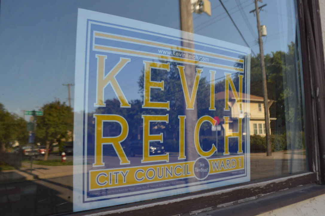 mpls_kevin's tweet image. It’s that time of year again! Lawn signs are starting to pop-up all around the neighborhood. We&apos;ve put up around 80 lawn signs already, help us get to 100! Click here to get a free lawn sign delivered to your house: docs.google.com/forms/d/e/1FAI…