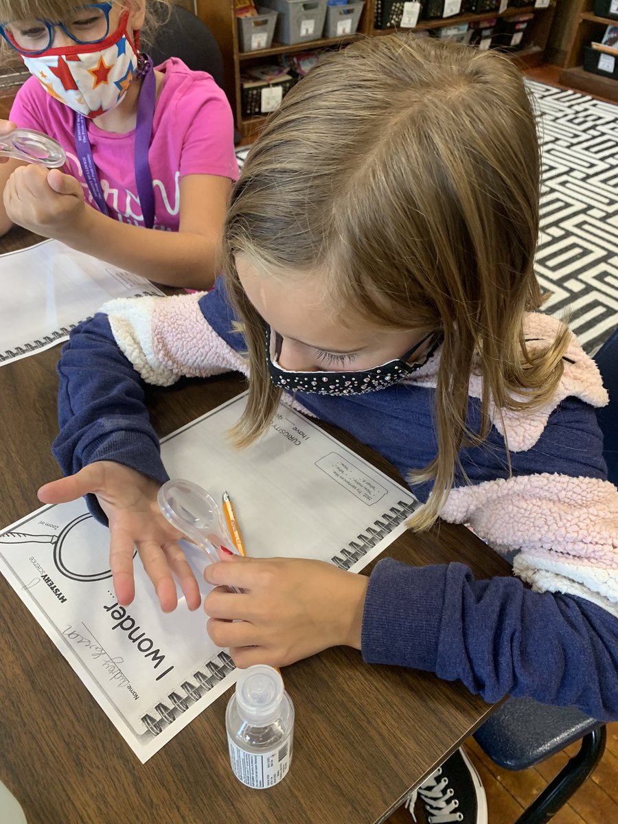 sterkelteach's tweet photo. How do scientists know so much?! Sparking our curiosity with @MysterySci 🔬🥼👋🏼🔎 #BulldogSTRONG @Bement_CUSD_5 https://t.co/TSrcY2vU57