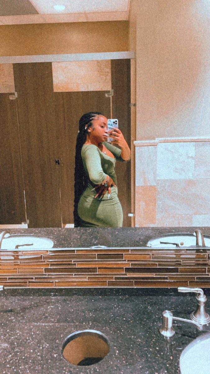 Jasie_Luna's tweet image. I promise I’m working hard.