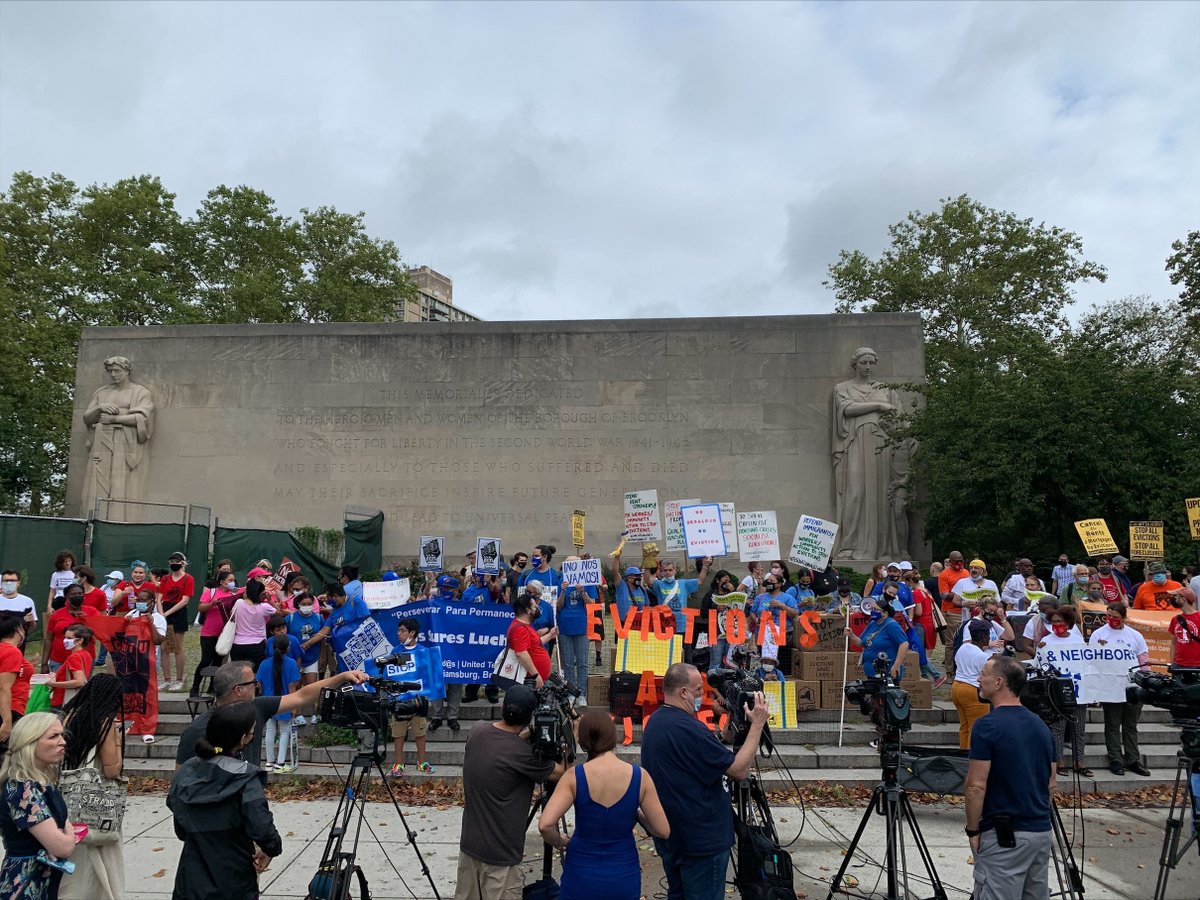 CSSNYorg's tweet image. Today we joined hundreds of tenants and elected leaders in Brooklyn to protest the slow rollout of the ERAP program and the expiring eviction moratorium.  @CarlHeastie @SenatorASC @GovKathyHochul: act now to protect tenants!