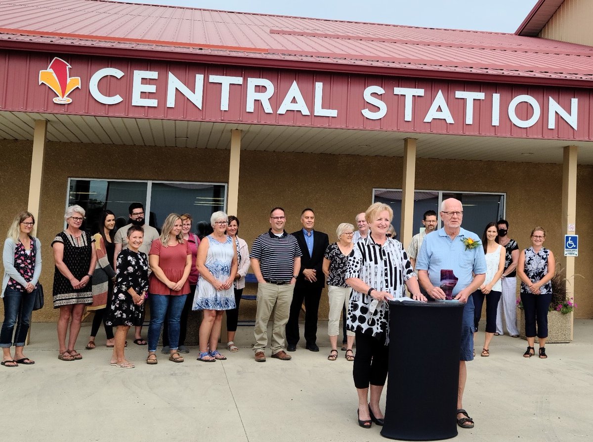 AMMManitoba's tweet photo. Central District Director, Nancy Penner presented the AMM Community Leadership Award in partnership with @volunteermb this afternoon. Congratulations to the Central Station Volunteer Team (@WinklerCS) in the @Cityofwinkler. #mbpoli #wpgpol #bdnpoli https://t.co/ucYp2UMuKG
