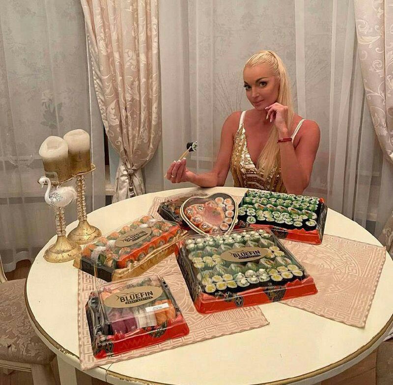 teitum's tweet image. когда с заей отмечаешь 10 дней отношений