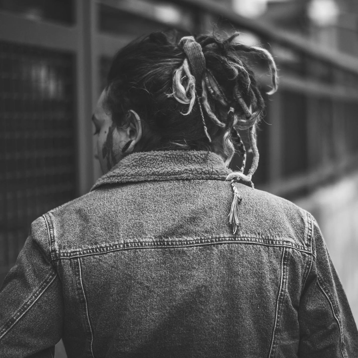 Kodyray Geronimo Mukaday Bijiw Munoz Jones or more widely known as Angelic Root. Born to be a star, at a young age Kody gained interest in guitar at age 6 and played in a band by age 14. It wasn’t long after Root stomped into the underground that he was scooped up by one of the