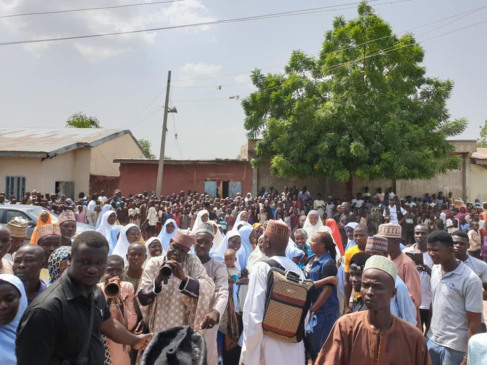 OulimataSarr's tweet photo. This year’s theme of #WorldHumanitarianDay is “The Human Race”, focuses on climate change while standing in solidarity with vulnerable populations around the world. I visited #Maiduguri  #Nigeria in 2019 and our Humanitarian colleagues were doing an amazing job in refugee camps https://t.co/c9lB7lgetS