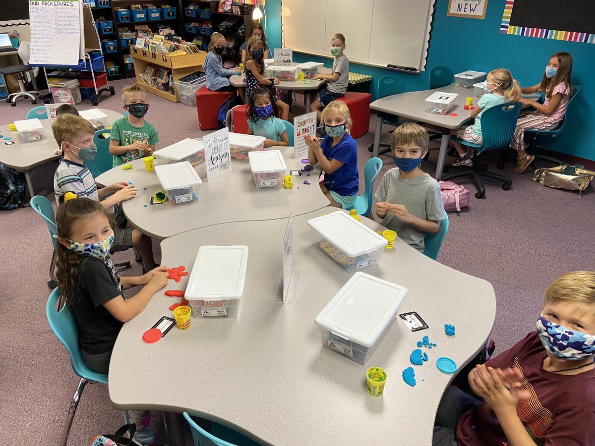 soaringin2nd's tweet photo. First day of 2nd grade! ❤️ @RoaryRR @TeamJeffco #jeffcobettertogether https://t.co/8laekUWm0U