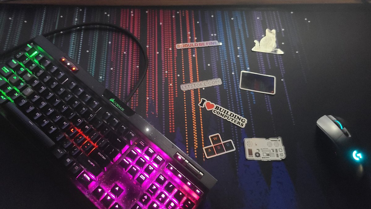 FerdaCrew's tweet photo. Thank you @LinusTech for the new mousepad and the free stickers! #lttstore https://t.co/y46MJEZSAF