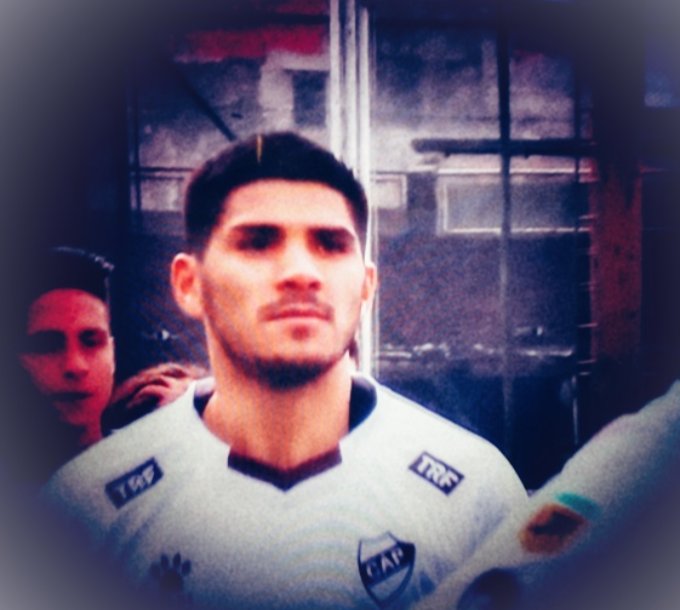Cala_Marron's tweet photo. #Platense 💥
¿ EL TURCO ZALAZAR ?

'Guatzapié' cn un diri 👇🏼

Yo: ¿se va Zalazar al Bursaspor 🇹🇷 , en pleno torneo ? ¡Q mal!.

Diri: Ja!, ¿ mal ?, 
,si entra algo de 💰 como pretendemos, tal vez  I.Gómez no se desgarra más.😉

Repregunté, pero me 
🔪👀...clavó el visto🤔

🦑😷💪 https://t.co/29EWWPL1xN