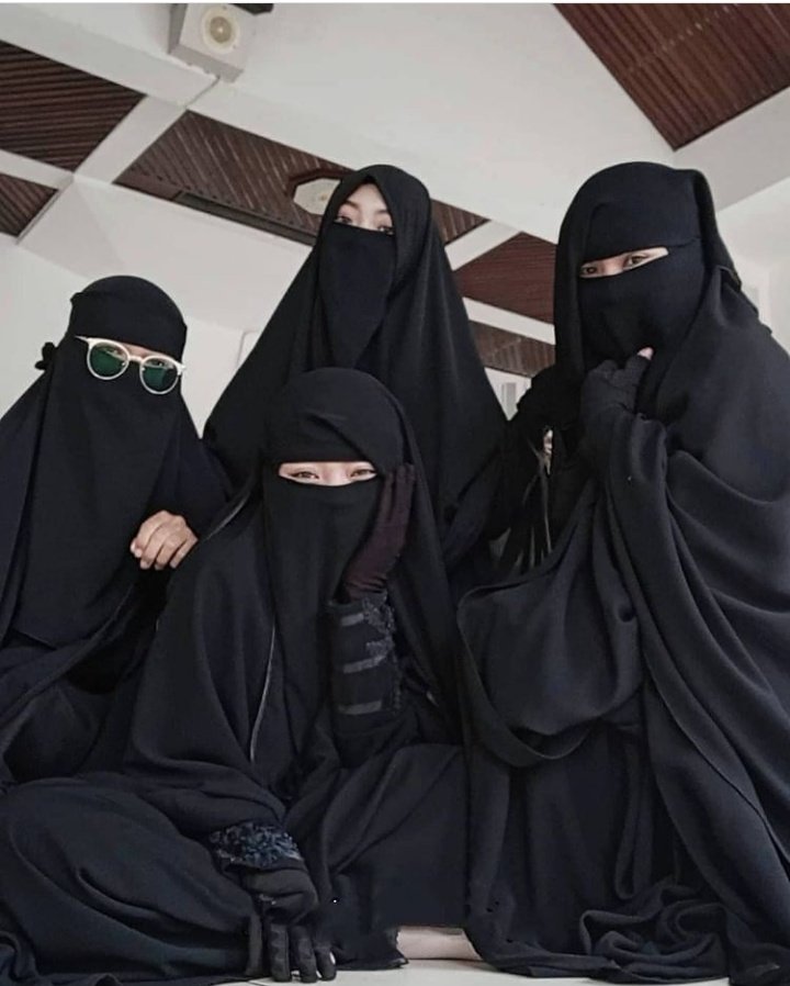 AuliaII5's tweet photo. Wanita berniqob menakutkan? Apa? Mungkin belum tau kita2😅 https://t.co/BfLJhBuYx2