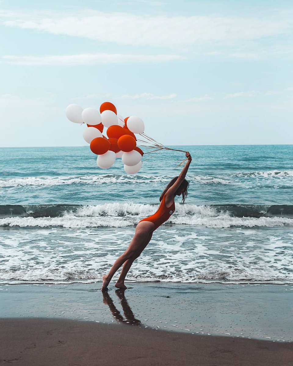 How wonderful is the color and its presence. It is a masterpiece. Surah is one of the most beautiful masterpieces
#PhotographyDay 
#photography 
#photooftheday 
#LoveIsland
#instagood 
#instagram
#like
#photo
#PicOfTheDay
#photographytwitter