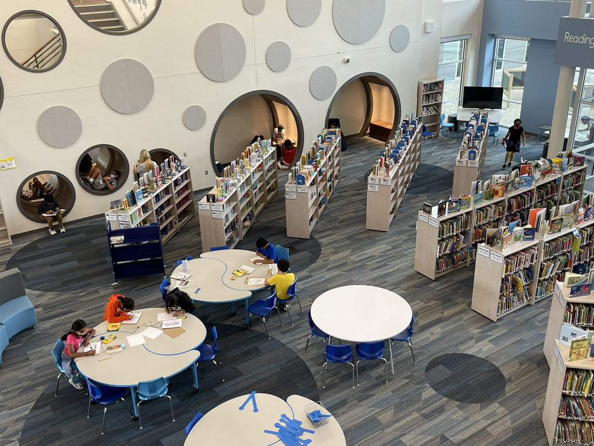 CreLibrarian's tweet image. 🥰Welcome #CRECoyotes This is what I have been waiting for all summer!  #learners using our awesome #libraryspace @CRECoyotes #library #librarians #educators @CISDLibraries #cisdlib