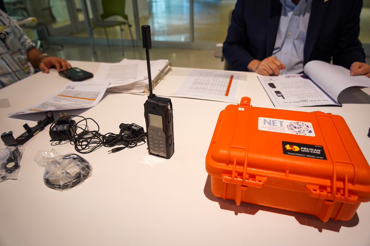 prdirprits's tweet photo. Como parte de los preparativos en caso de emergencia, hoy recibí un teléfono satelital del @NETPRonline que nos permitirá potenciar las comunicaciones y establecer mecanismos para una respuesta adecuada. https://t.co/rF0Zjsbz3C