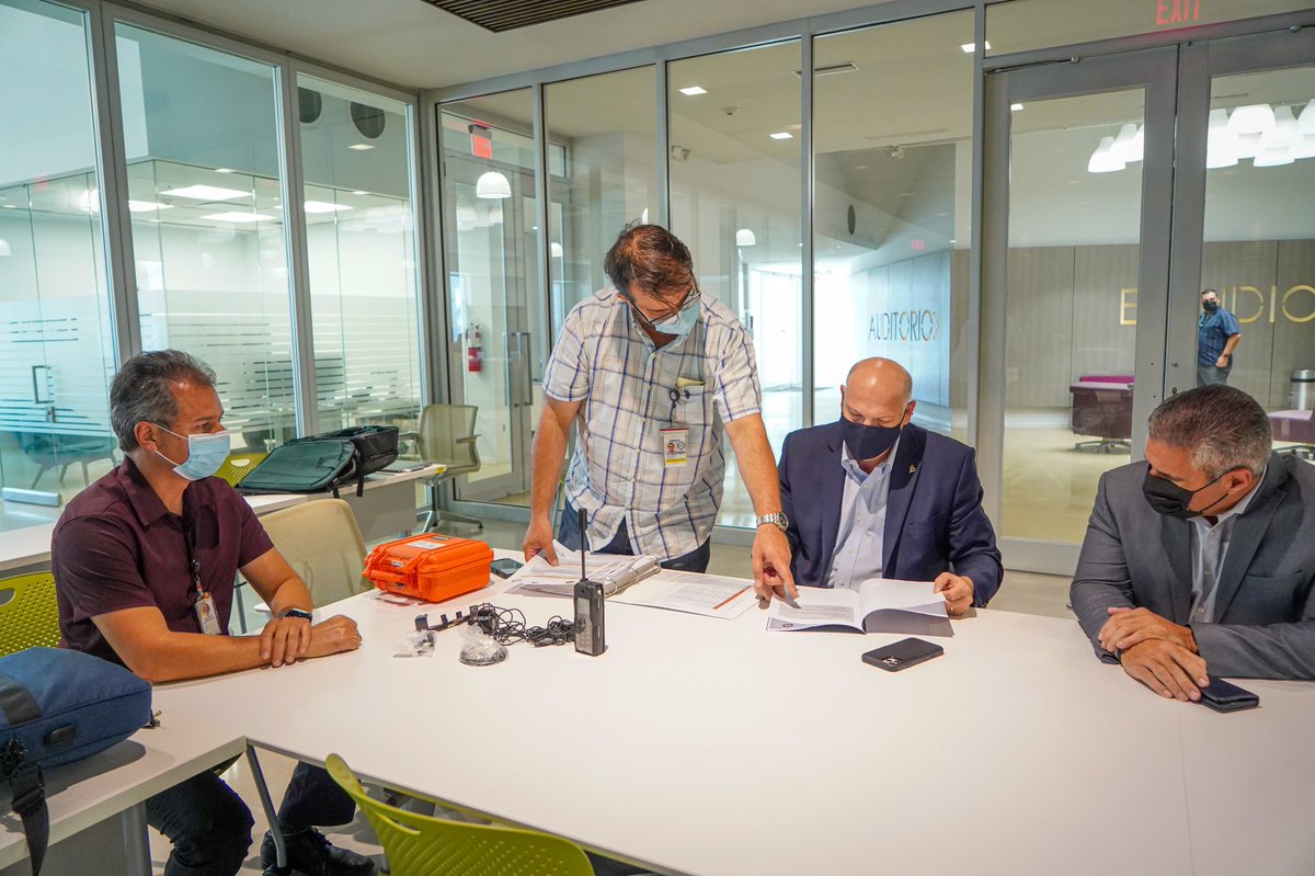 prdirprits's tweet photo. Como parte de los preparativos en caso de emergencia, hoy recibí un teléfono satelital del @NETPRonline que nos permitirá potenciar las comunicaciones y establecer mecanismos para una respuesta adecuada. https://t.co/rF0Zjsbz3C