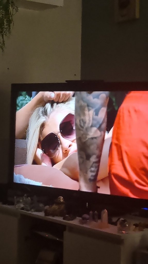 Smithers1901's tweet photo. Me hiding my DS under a pillow and pretending to be asleep when I heard footsteps #loveisland https://t.co/DE8GFyseul