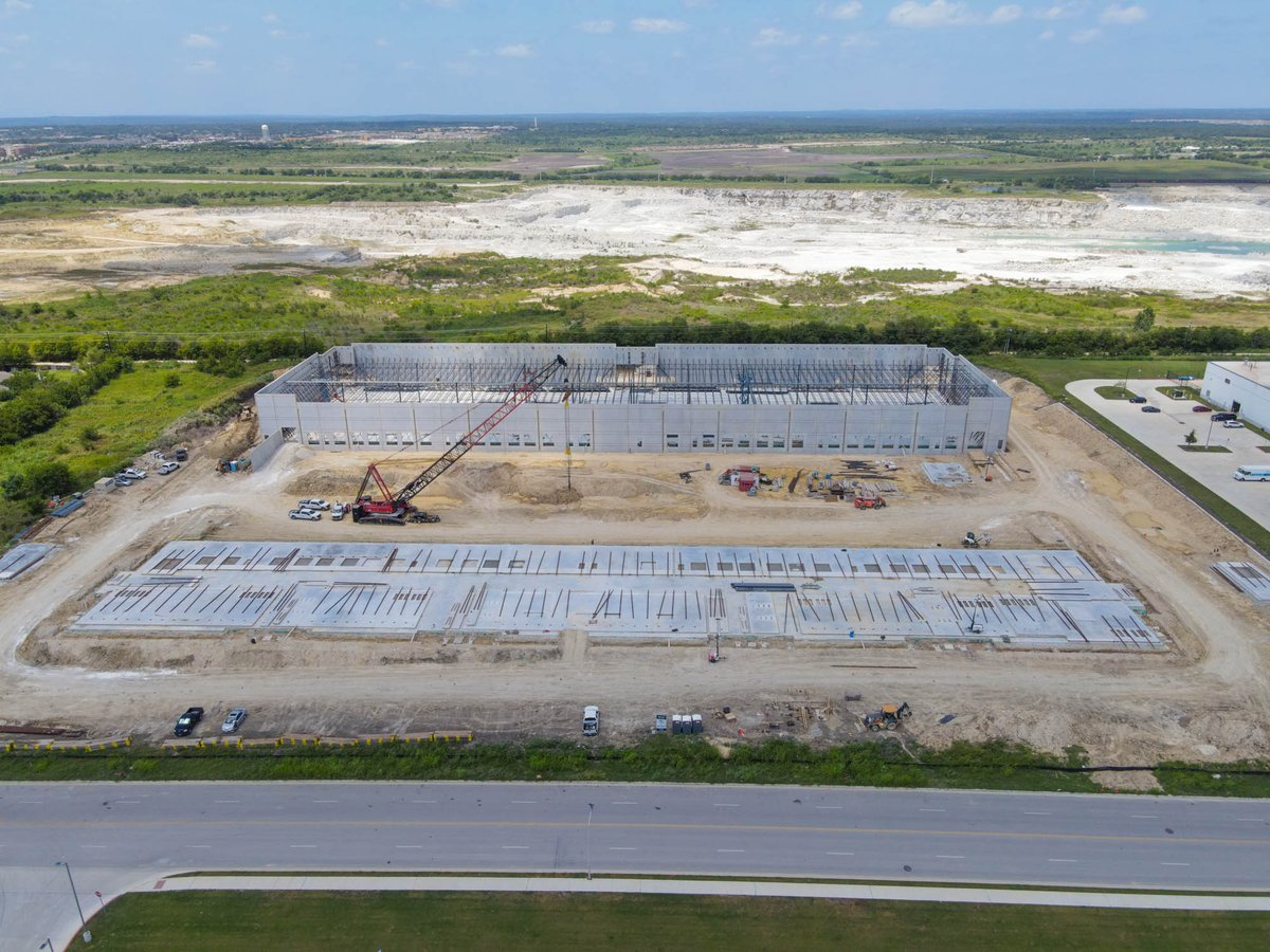 See the latest construction photos from Hays Commerce Center. #hpi #commercialrealestate #commercialdevelopment #cre #industrialdevelopment #industrialrealestate #logistics #ecommerce #distribution #austintexas #sanantoniorealestate #kyletexas