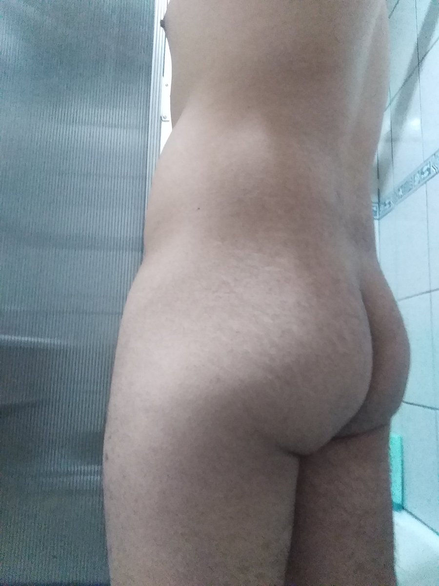 cd2434's tweet photo. A bañarme... quien me enjabona la espalda? #gaychile #gayosorno #gaystgo https://t.co/txDFvJgEPP