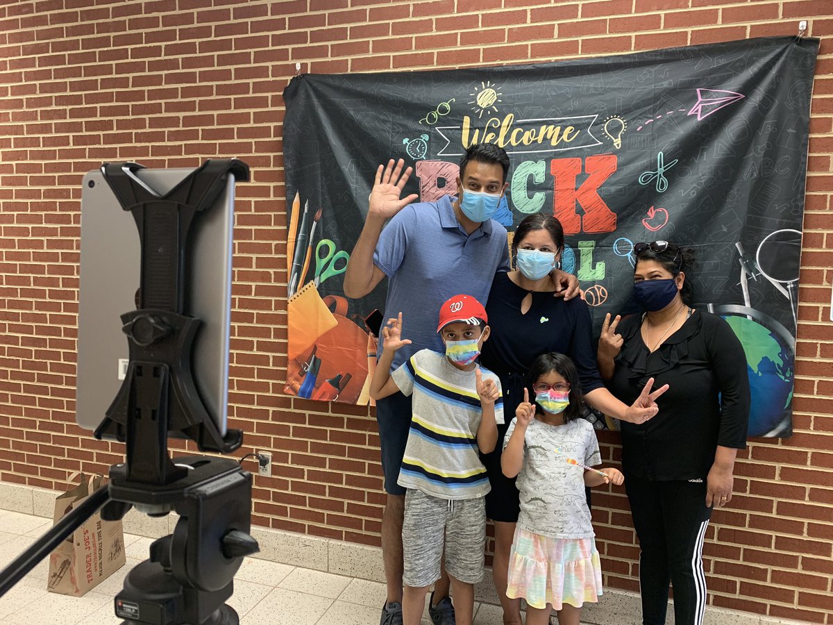 MrGreeneEDU's tweet image. This touchless photo booth is a huge hit w/ families during Open House! @Laurel_Hill_ES 😃 📸 #OurFCPS #familyengagement #R4likeneverB4 @Region4FCPS #BacktoSchool2021 @fcpsnews #FCPSReturningStrong 💪