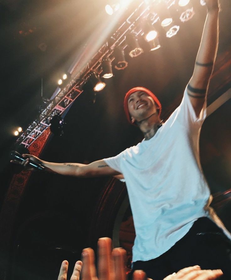 yonredecorates's tweet photo. Amo este tipo de fotos #MTVHottest Twenty One Pilots https://t.co/jgThWtTJxN