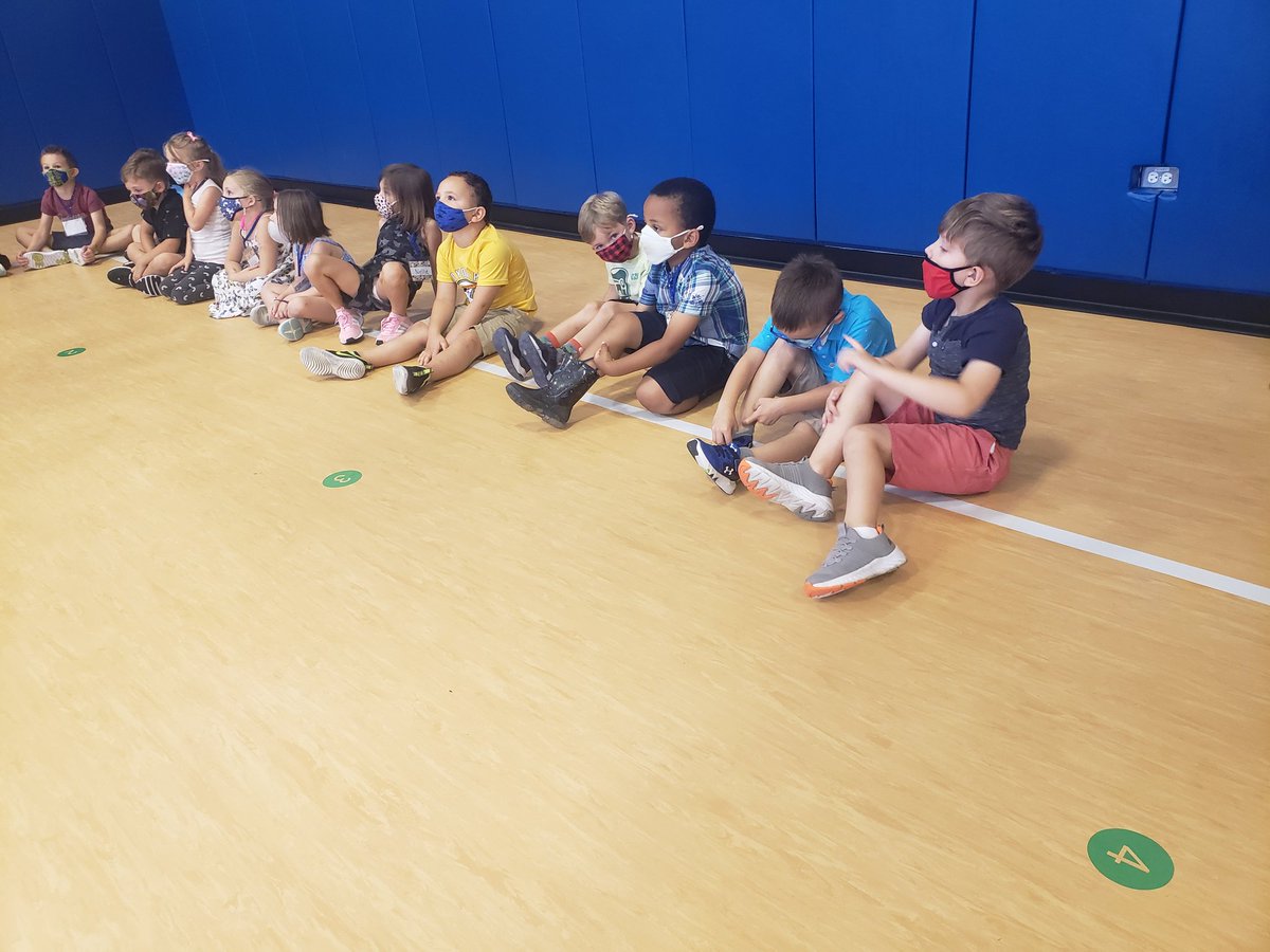 TheMrsCrow22's tweet photo. So excited to have our newest Wildcats with us! #PeTime #firstdayofschool @WindsorWildcats @WildcatPEGuy @ms_higginsclass https://t.co/CTZSoJzIun