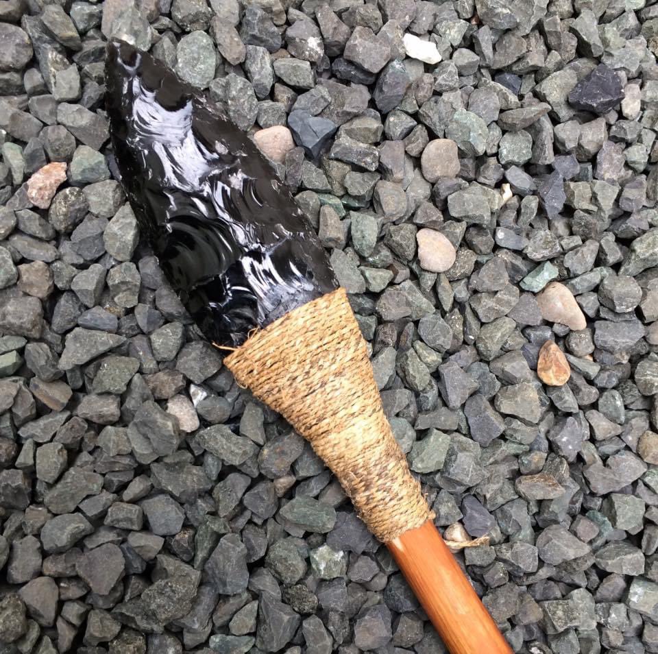 尖頭器と呼ばれる石器、その用途のほとんどは槍先。トドマツの幼木の柄