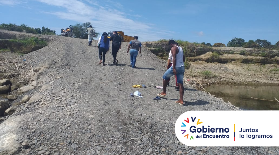 ARCOM_Ecu's tweet photo. ⛏️ #PorUnaMineríaSostenible
Personal técnico de @ARC_EnergiaEc junto a #GADEsmeraldas y #UNIDCAN de @PoliciaEcuador atiende denuncia por presunta minería ilegal en el sector de Tabule, parroquia Tachina, #Esmeraldas. https://t.co/Crwi9qWcR1