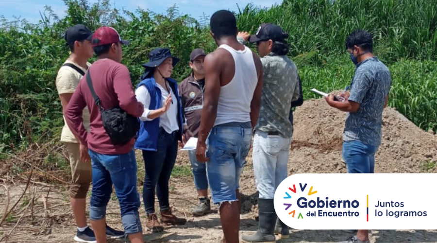 ARCOM_Ecu's tweet photo. ⛏️ #PorUnaMineríaSostenible
Personal técnico de @ARC_EnergiaEc junto a #GADEsmeraldas y #UNIDCAN de @PoliciaEcuador atiende denuncia por presunta minería ilegal en el sector de Tabule, parroquia Tachina, #Esmeraldas. https://t.co/Crwi9qWcR1