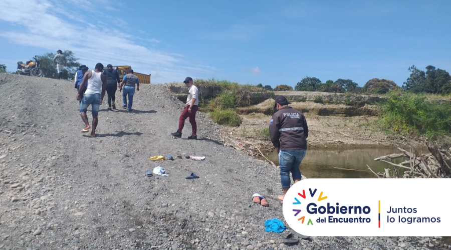 ARCOM_Ecu's tweet photo. ⛏️ #PorUnaMineríaSostenible
Personal técnico de @ARC_EnergiaEc junto a #GADEsmeraldas y #UNIDCAN de @PoliciaEcuador atiende denuncia por presunta minería ilegal en el sector de Tabule, parroquia Tachina, #Esmeraldas. https://t.co/Crwi9qWcR1