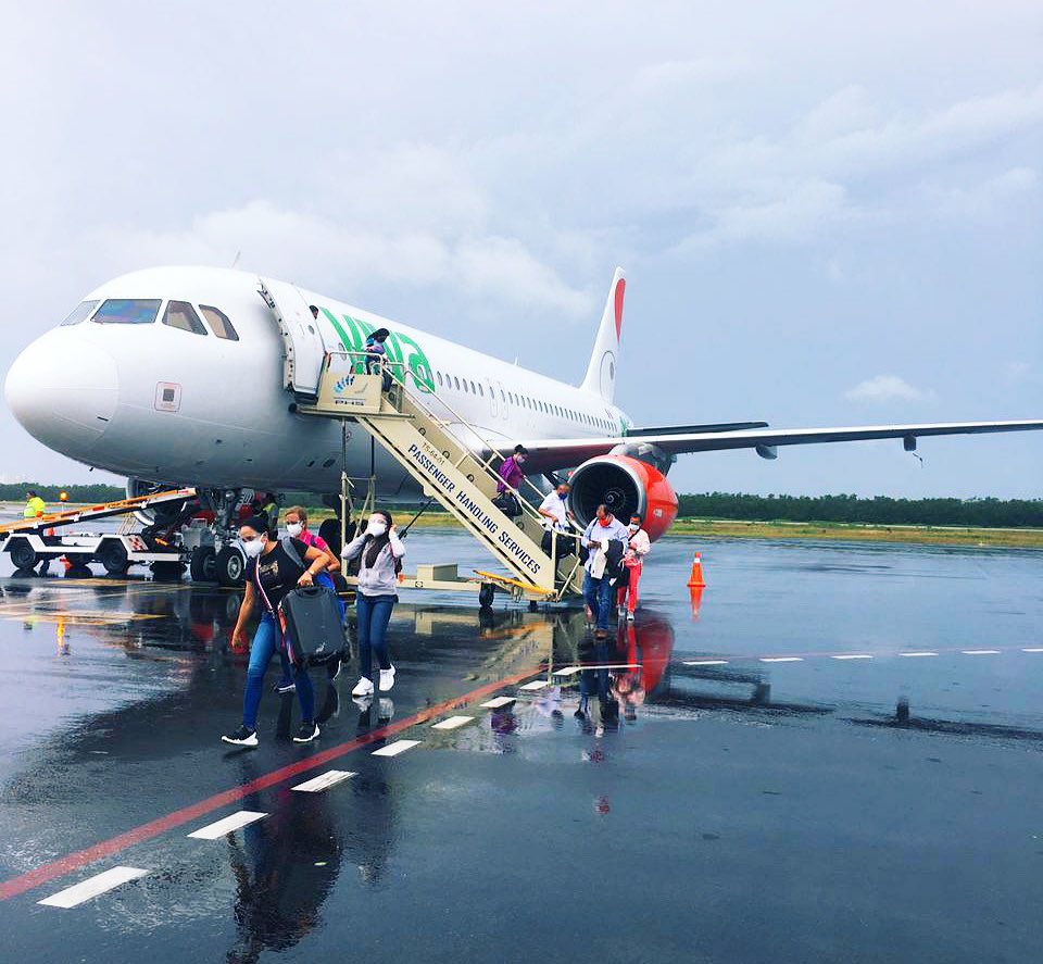 Arriban a Cozumel los primeros visitantes, después del paso del huracán Grace. Llegan desde la Ciudad de #México 🇲🇽 y #vivaHouston Texas 🇺🇸 con más de 150 pasajeros listos para conocer la isla más hermosa del Caribe Mexicano #Cozumel 

#IslaCozumelTeEspera