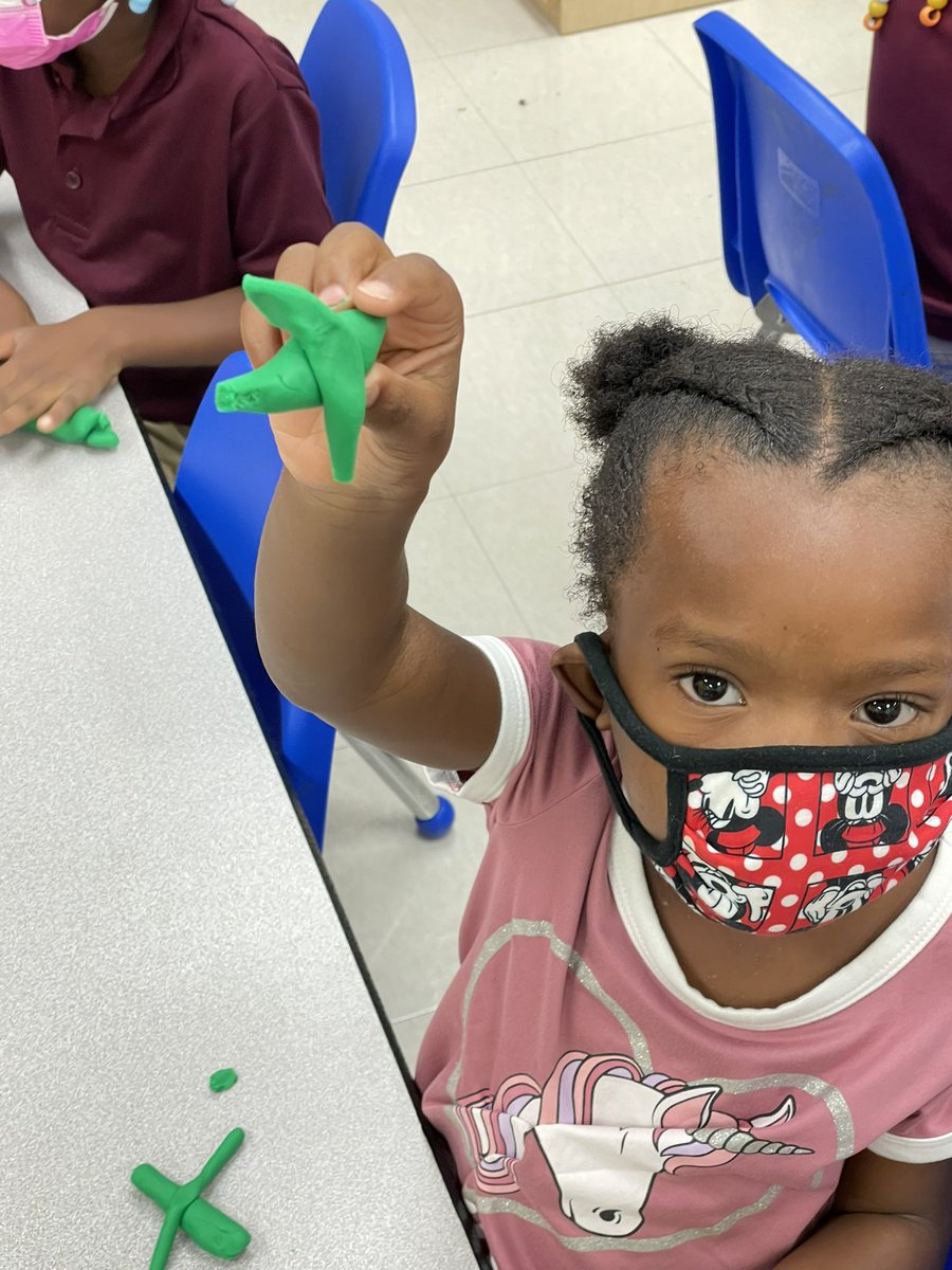 MrsGrahamTHES's tweet image. They couldn’t believe they made the letter T by rolling and stretching play dough. Fine motor skills at its finest! #chooseTHES