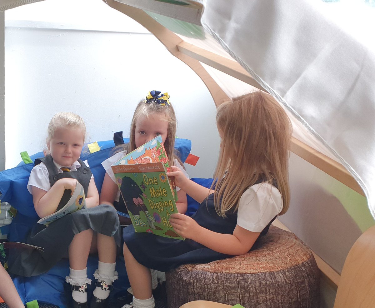 minishant_ps's tweet photo. We love reading in Class 1 #ERICTime #Reading #lovebooks https://t.co/ubCyeQjRK6