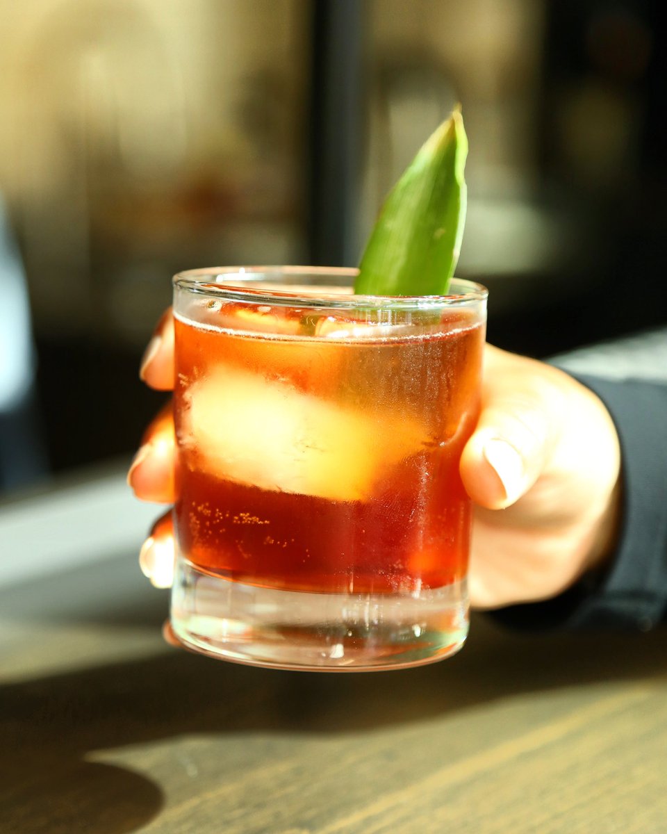 A taste of the tropics 🏝🍹

Island Sbagliato | Pineapple infused Campari, Cinzano, Prosecco 🍍